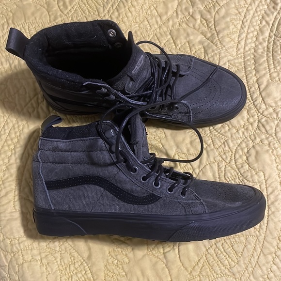 Black Vans with leather laces - Picture 2 of 7